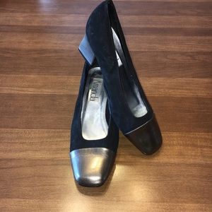 Amanda black pumps with bronze heel and toe